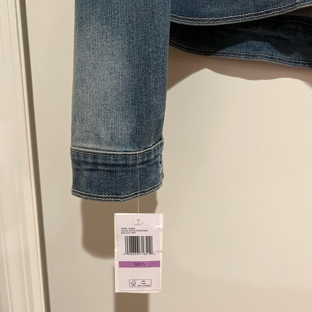 Denim Jacket with back patch - Picture 4 of 5